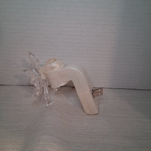 Bath & Body Works Christmas Clear Snowflake Wallflowers Plug In Diffuser Only - Picture 3 of 5
